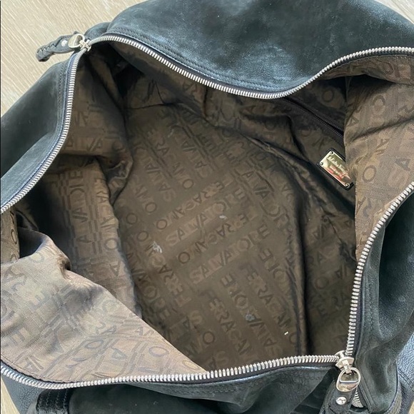 Ferragamo Black leather and suede weekender bag. Pre-owned - Picture 3 of 7